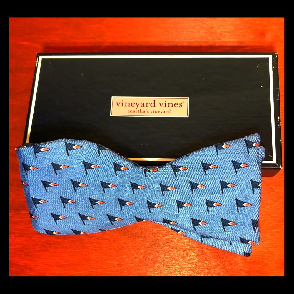 Vineyard Vines Custom Collection Bow Tie